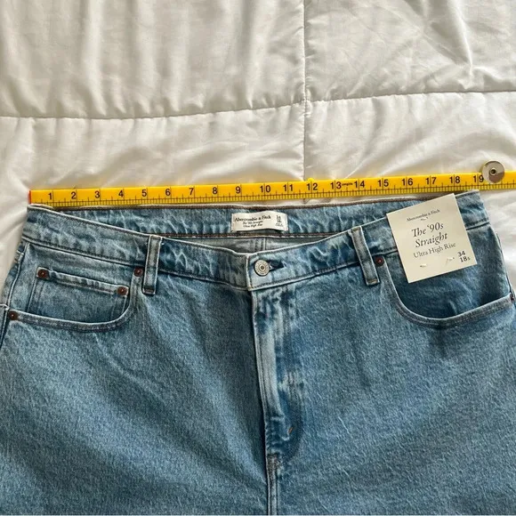 Abercrombie &amp; Fitch The 90s Slim Straight Jeans Light Wash 18 Short NWT