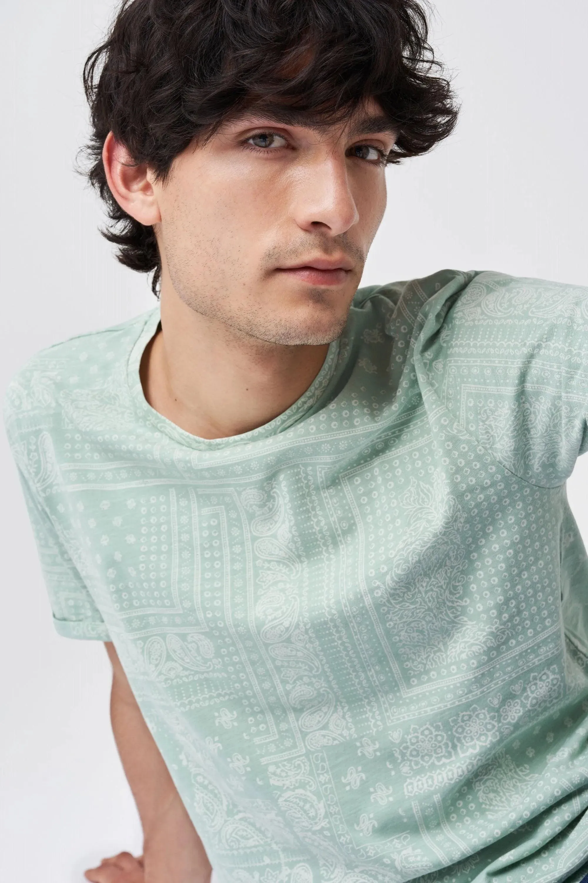 Camiseta blanca con print allover