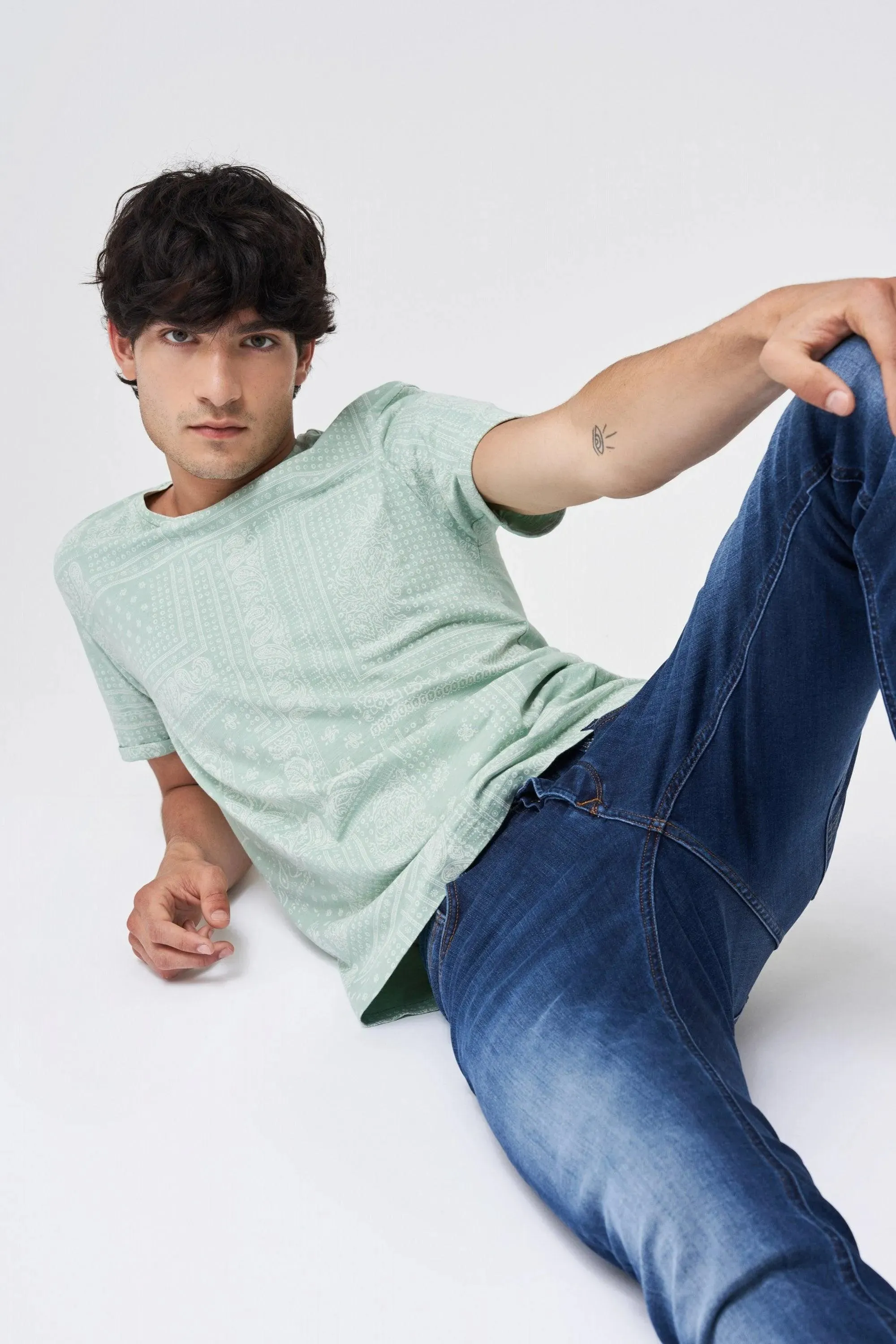 Camiseta blanca con print allover