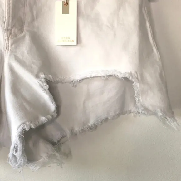 Good American White Distressed Bombshell Denim Shorts Size 18 NWT
