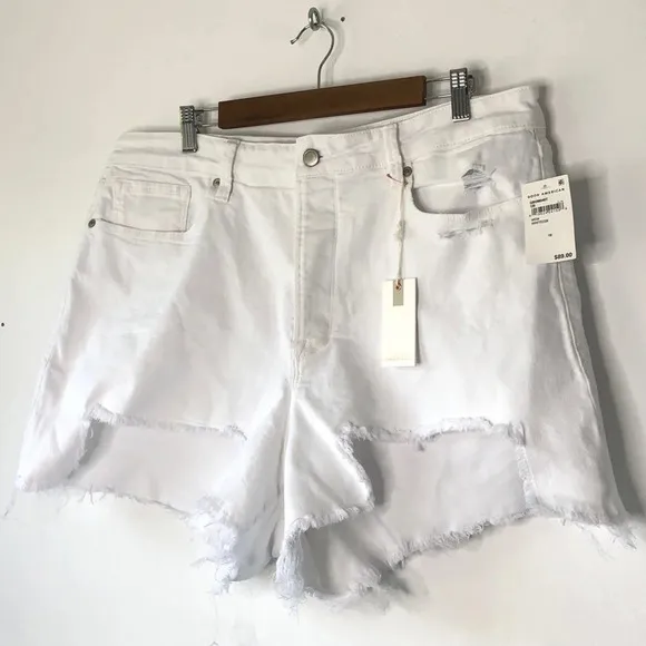 Good American White Distressed Bombshell Denim Shorts Size 18 NWT