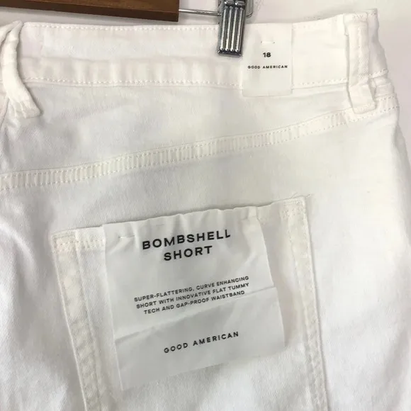 Good American White Distressed Bombshell Denim Shorts Size 18 NWT