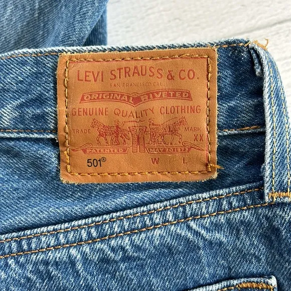 Levi’s Premium 501 Straight Leg Button Fly Jeans Size W28 L30