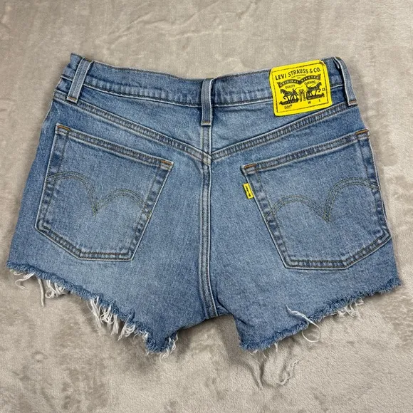 Levi’s X The Peanuts Gang Snoopy Woodstock 501 Cutoff Denim Jean Shorts Size 26