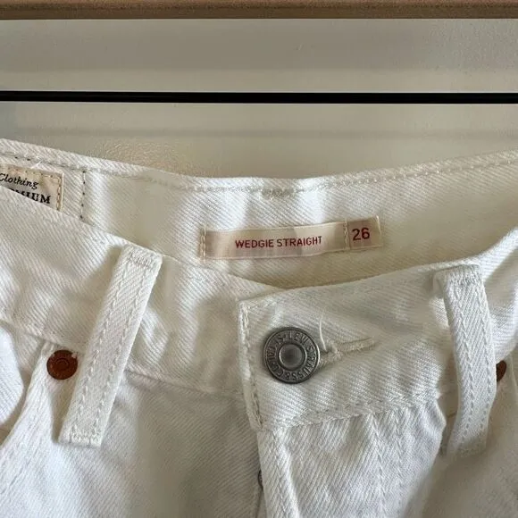 Levi’s Wedgie Straight Jeans