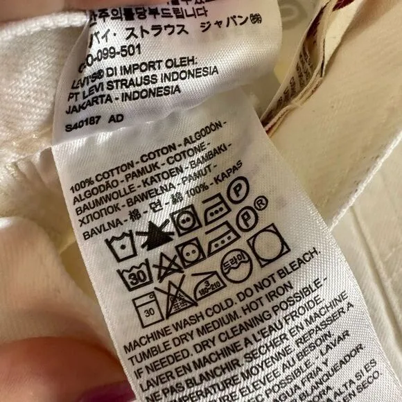 Levi’s Wedgie Straight Jeans