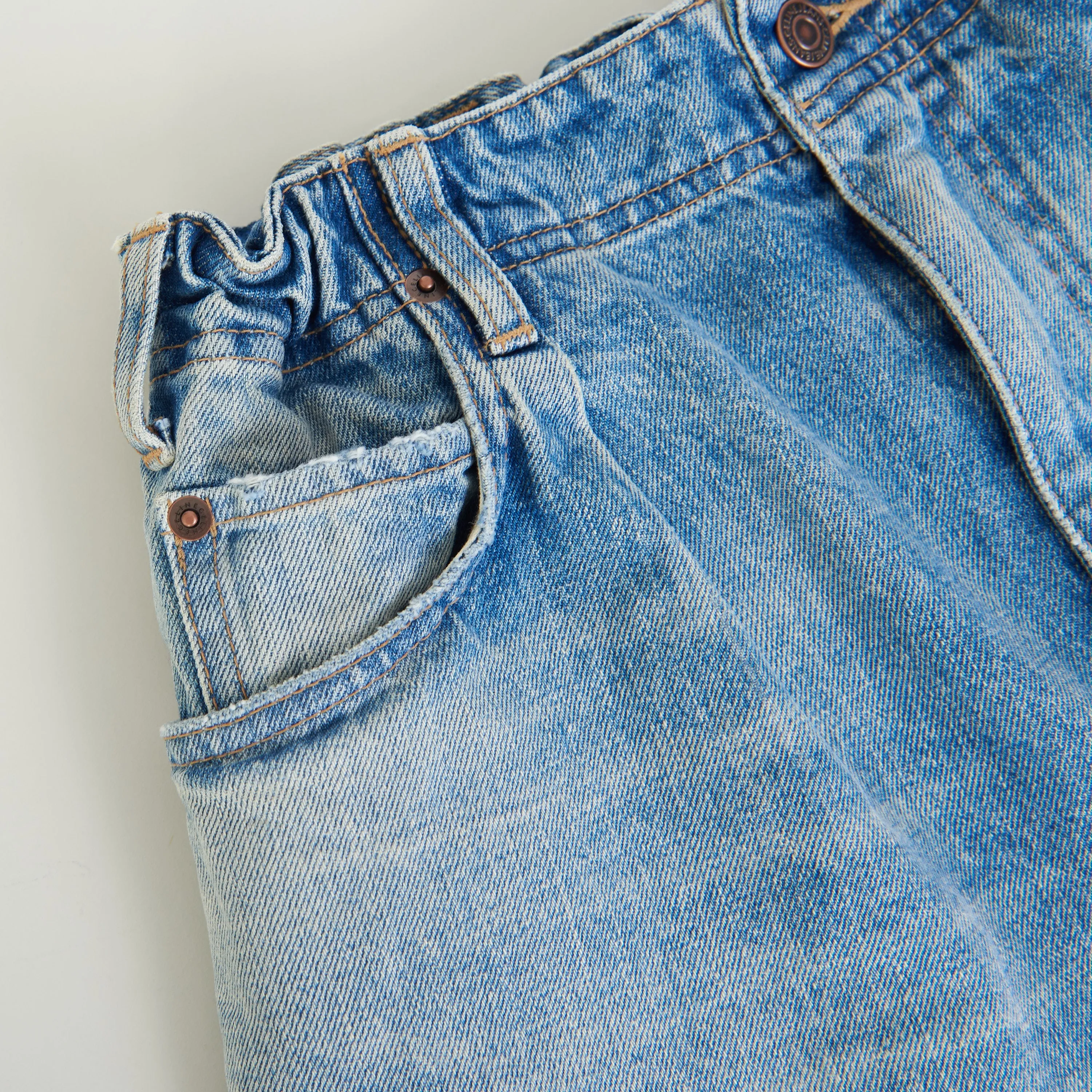 Mid-rise Single-pleated Suzanne Shorts In Rider Wash Blue Cotton