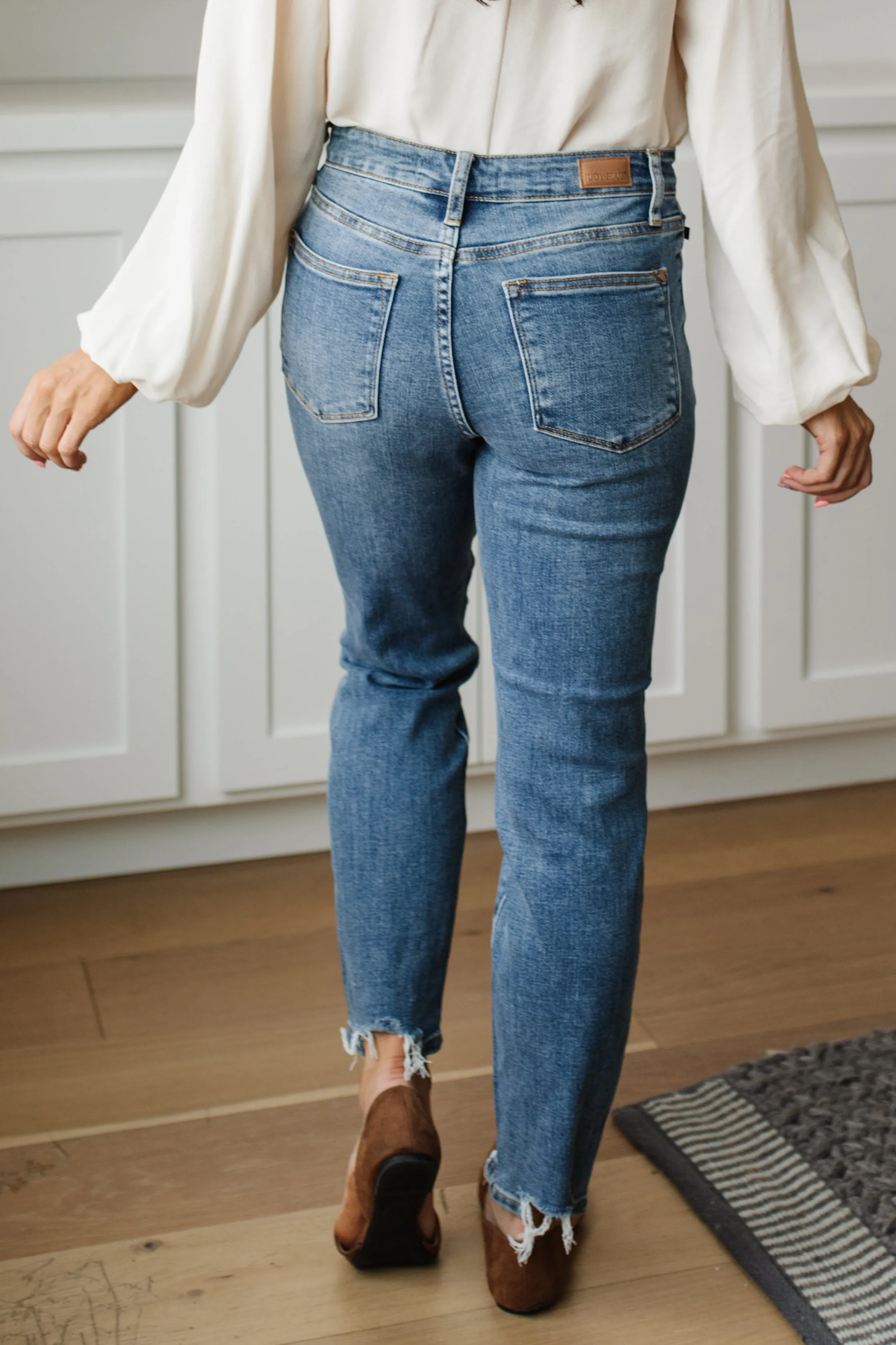 Midrise Destructed Hem Slim Fit (0,1,24)