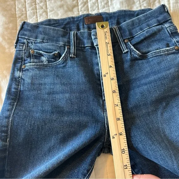 MOTHER The Looker Ankle Fray Jeans in Invitation Only Wash. Size. 25.