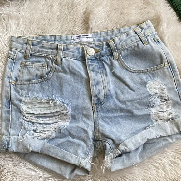 New distressed distressed fold up hem wash denim shorts, size 26