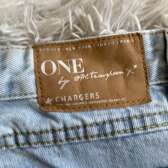 New distressed distressed fold up hem wash denim shorts, size 26