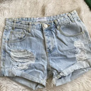 New distressed distressed fold up hem wash denim shorts, size 26