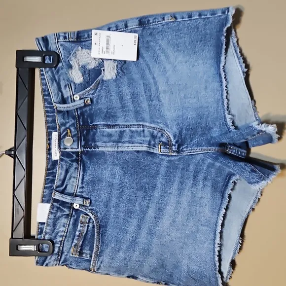 NWT Good American Bombshell Shorts