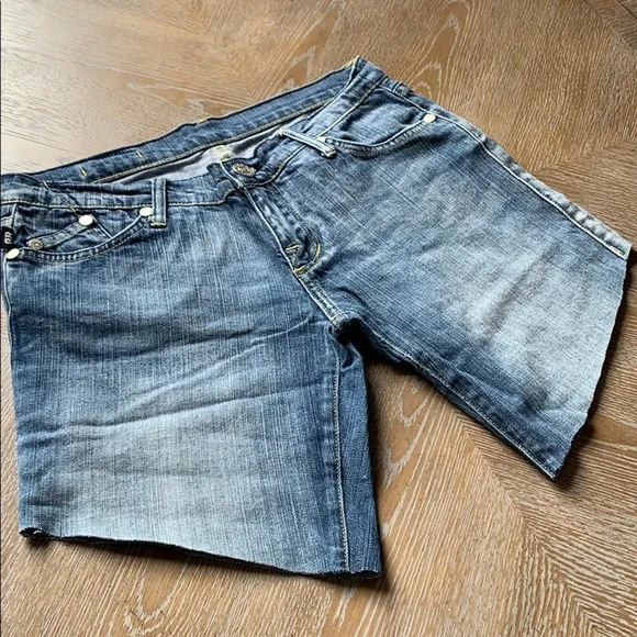 ROCK &amp; REPUBLIC Original Cut Off Denim Shorts 28